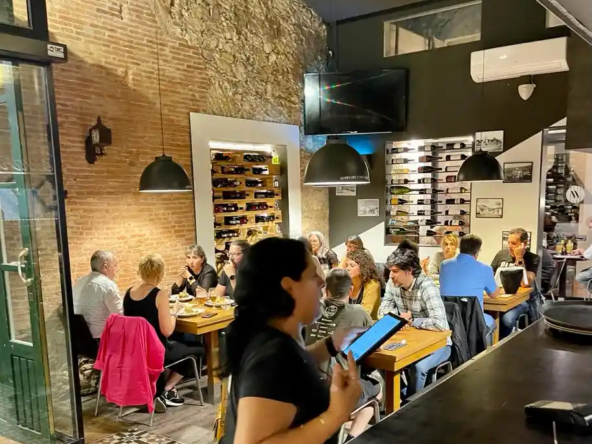 volgen.es-Traspaso-restaurante-braseria-barcelona-Castellar-del-vallet-interior-barra