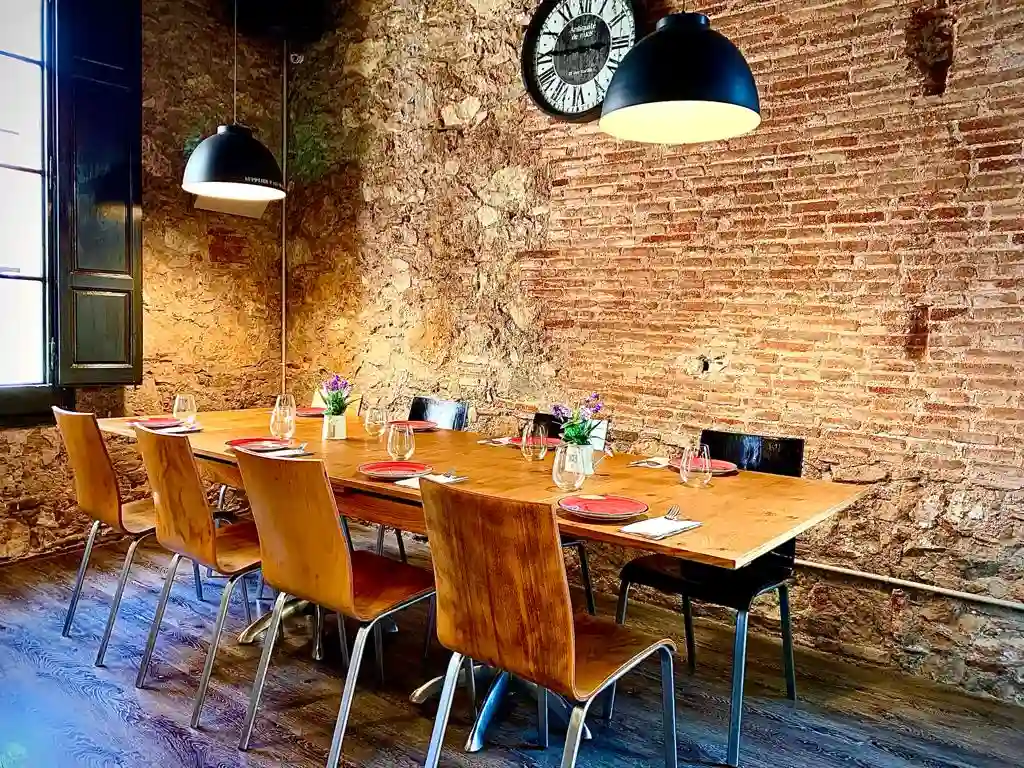 volgen.es-Traspaso-restaurante-braseria-barcelona-Castellar-del-vallet-interior-mesa